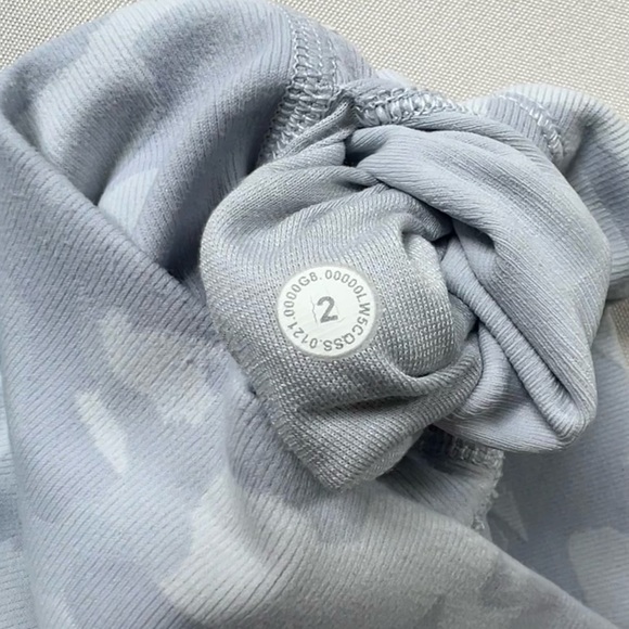 Lululemon Light Gray Camo Leggings Size 2 - Picture 3 of 7